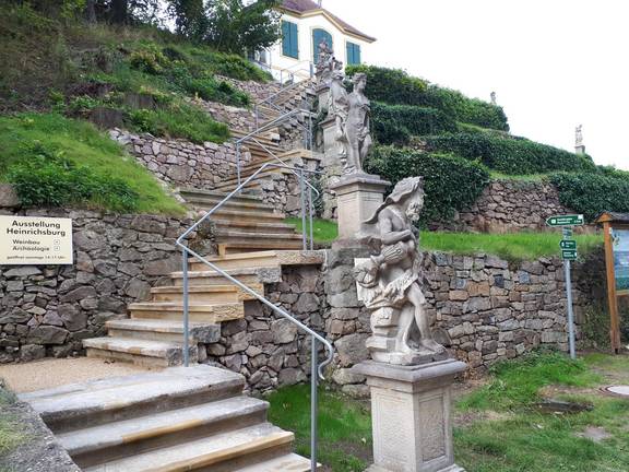 Treppe zur Heinrichsburg