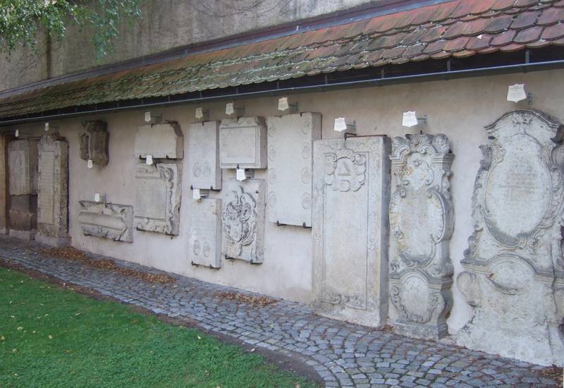 Grabdenkmale auf dem historischen Friedhof Seußlitz
